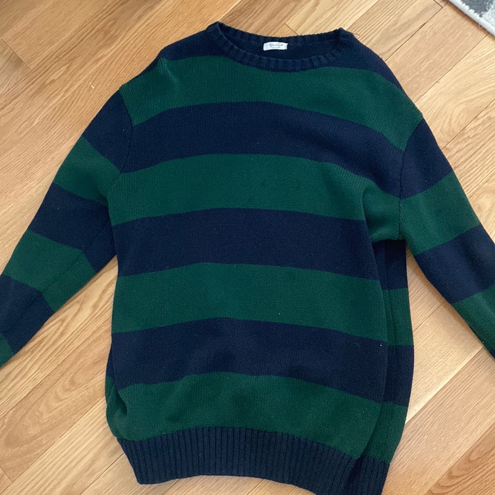 Brandy Melville sweater, lightly used, no damage.